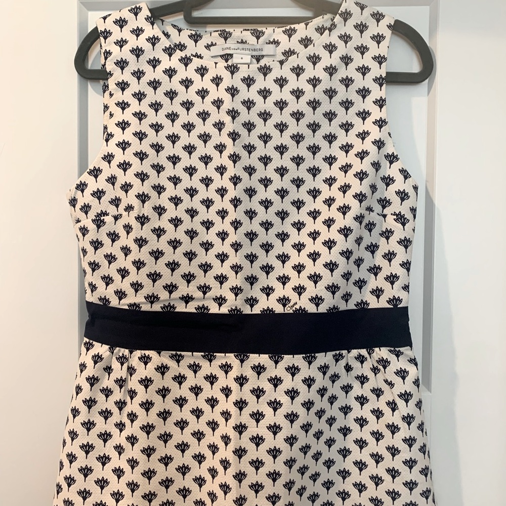 DVF White & Navy Pique Tank Top Sz 6